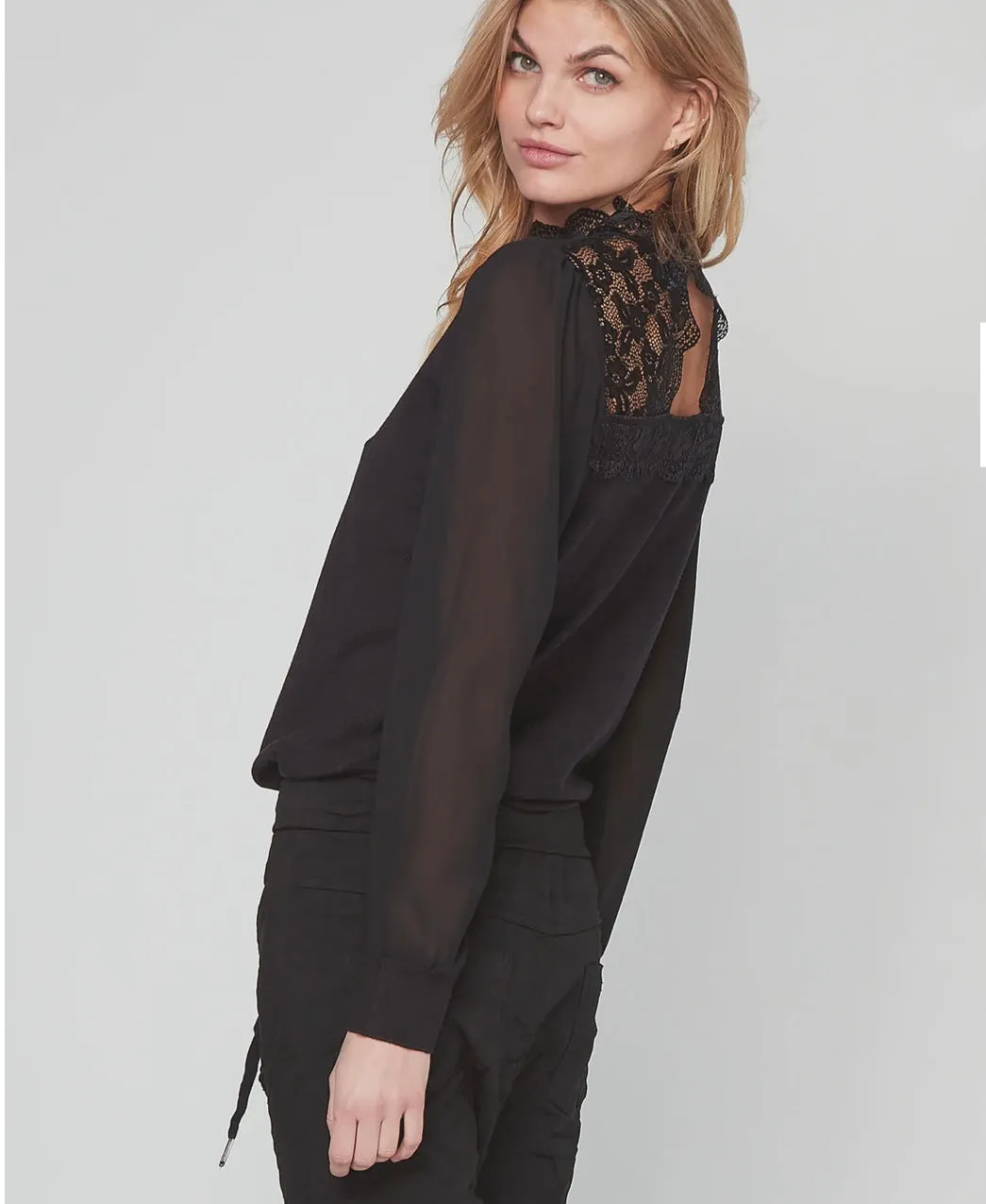 7817-46 Sidse Black Knit Blouse