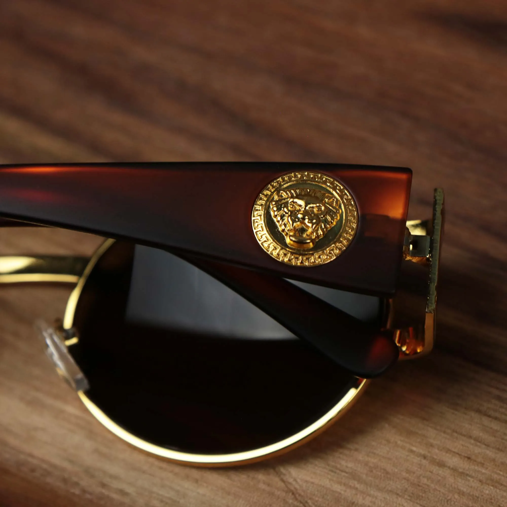 Circle Frame Lion Head Emblem Brown Lens Sunglasses with Gold Frame