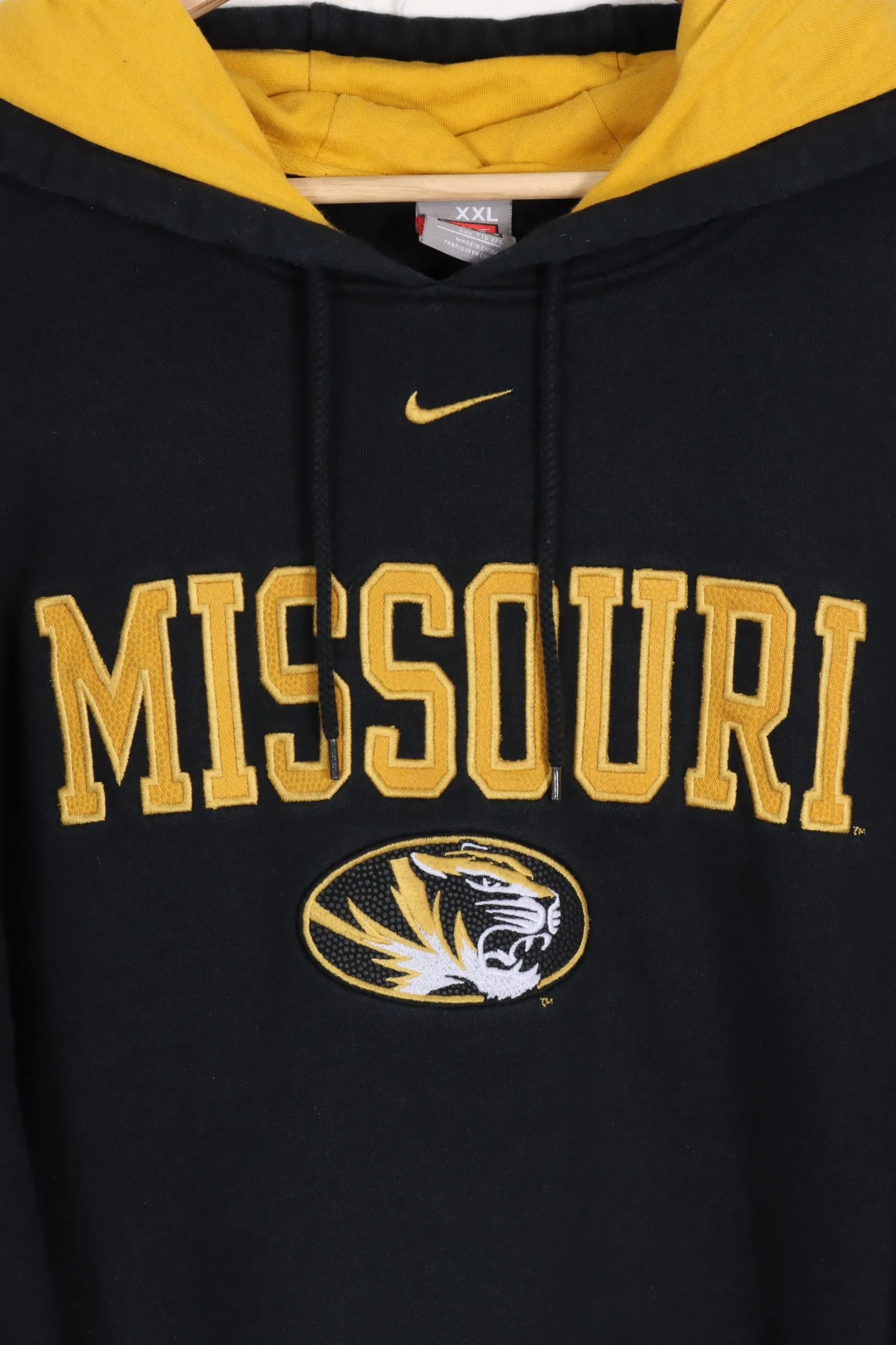 NIKE Missouri Tigers Embroidered Centre Swoosh Logo Heavyweight Hoodie (XXXL)