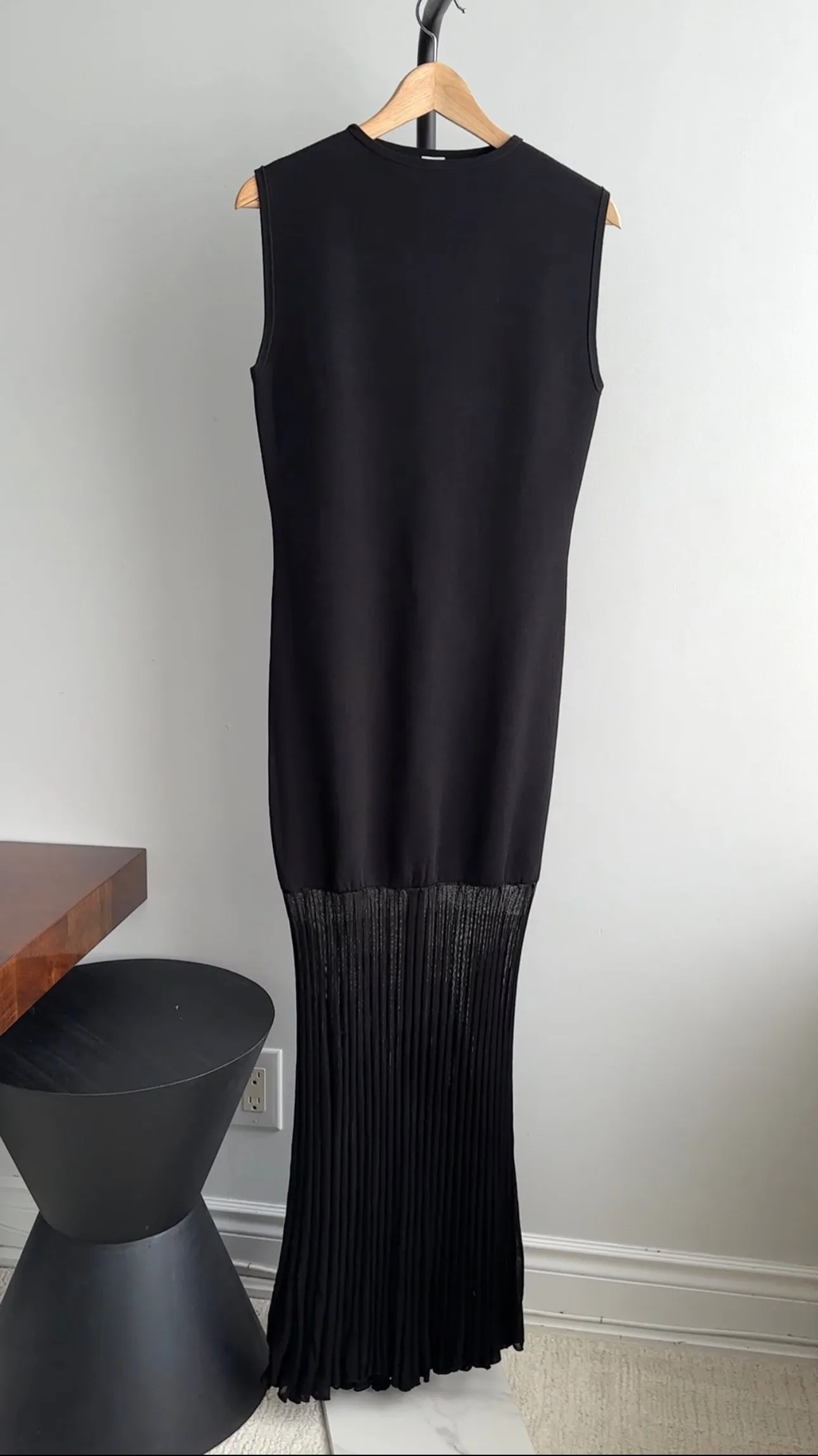 Toteme Black Knit Jersey Sleeveless Long Plisse Knit Gown - M